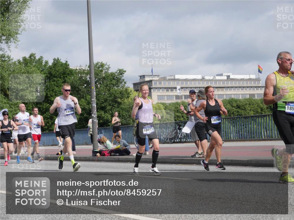 29.06.2025 - hella hamburg halbmarathon Luisa Fischer http://msf.ph/oto/8459257 29.06.2025 09:53:29 Kennedybrücke 3056, 14484, 18442, 16599, 185, 1441, 1677, 2579, 3056, 4888, 4889, 5087, 6639, 8122, 8966 meine-sportfotos.de