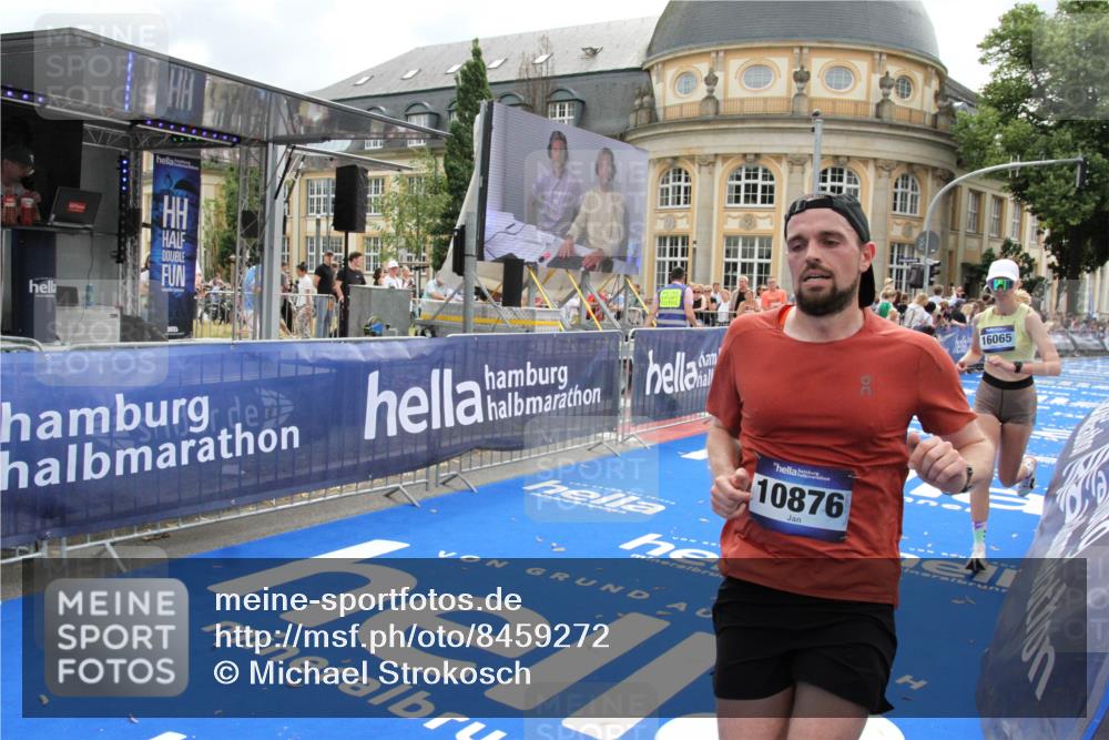 29.06.2025 - hella hamburg halbmarathon Michael Strokosch http://msf.ph/oto/8459272 29.06.2025 10:32:23 Ziel 7272, 10484, 10876, 16065 meine-sportfotos.de
