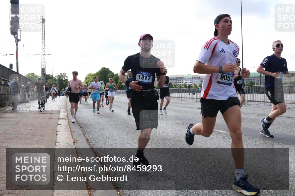 29.06.2025 - hella hamburg halbmarathon Lena Gebhardt http://msf.ph/oto/8459293 29.06.2025 09:54:42 Lombardsbrücke 11518, 18923, 1817, 9051, 13919, 1391, 348, 1171, 1342, 1399, 1549, 1817, 1942, 2020, 2098, 2188, 2222, 2367, 2442, 2470, 2561, 2592, 2596, 2670, 2842, 2889, 2955, 3208, 3209, 3477, 3562, 4017, 4029, 4816, 4832, 5020, 5399, 5447, 5706, 5884, 6266, 6290, 6389, 6630, 6723, 6819, 6978, 6991, 7087, 7274, 7297, 7335, 7709, 7908, 8117, 8142, 8374, 8482, 8487, 8576, 8657, 8698, 8916, 8981, 9038, 9051, 9093, 9661, 9710, 9815, 9924, 10057, 10237 meine-sportfotos.de
