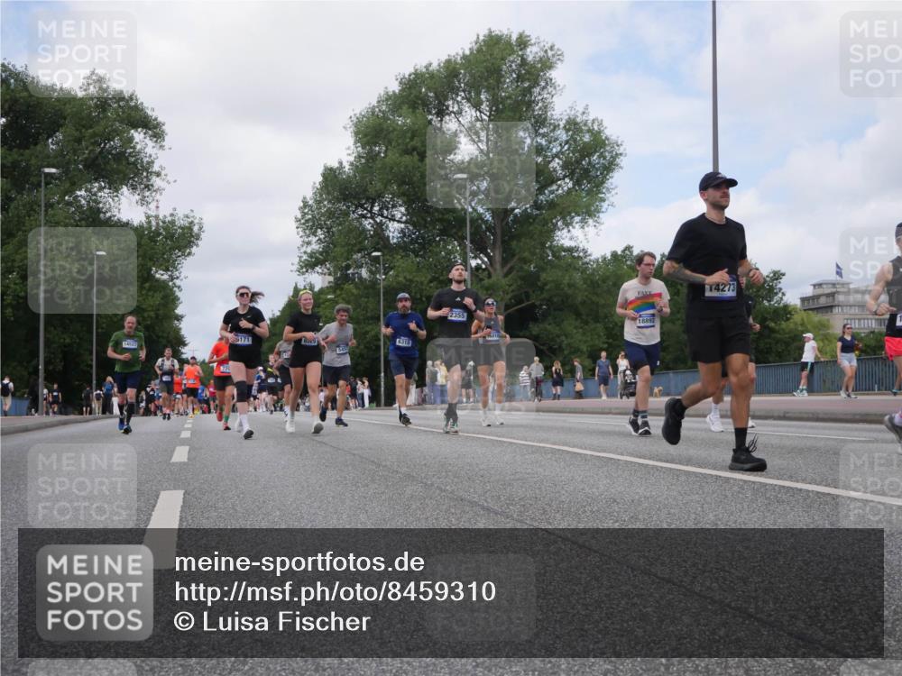 29.06.2025 - hella hamburg halbmarathon Luisa Fischer http://msf.ph/oto/8459310 29.06.2025 10:37:53 Kennedybrücke 14527, 72, 6171, 6329, 5453, 6310, 2355, 14273, 18892, 5010, 2355, 2751, 3420, 5453, 6171, 6310, 6329, 7299, 8965 meine-sportfotos.de