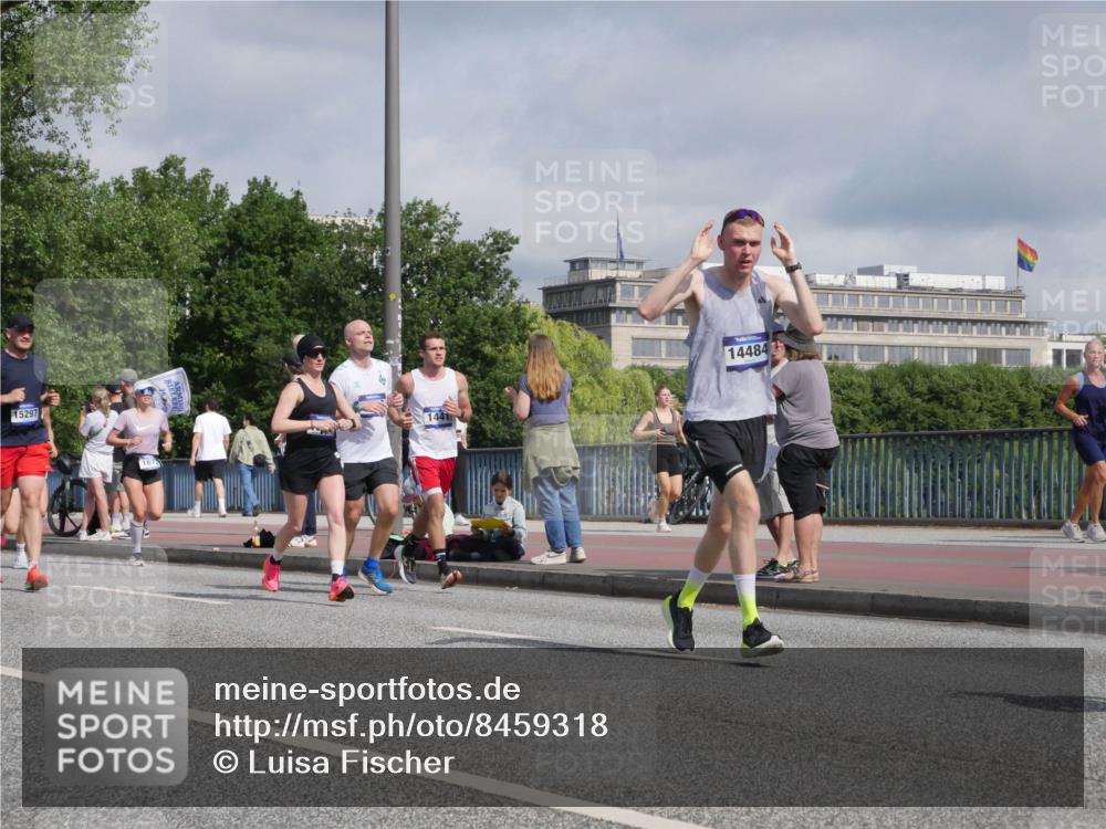 29.06.2025 - hella hamburg halbmarathon Luisa Fischer http://msf.ph/oto/8459318 29.06.2025 09:53:30 Kennedybrücke 15297, 14484, 1441, 1677, 2579, 3056, 4888, 4889, 5087, 6639, 6721, 7284, 8122, 8319, 8966, 9313 meine-sportfotos.de