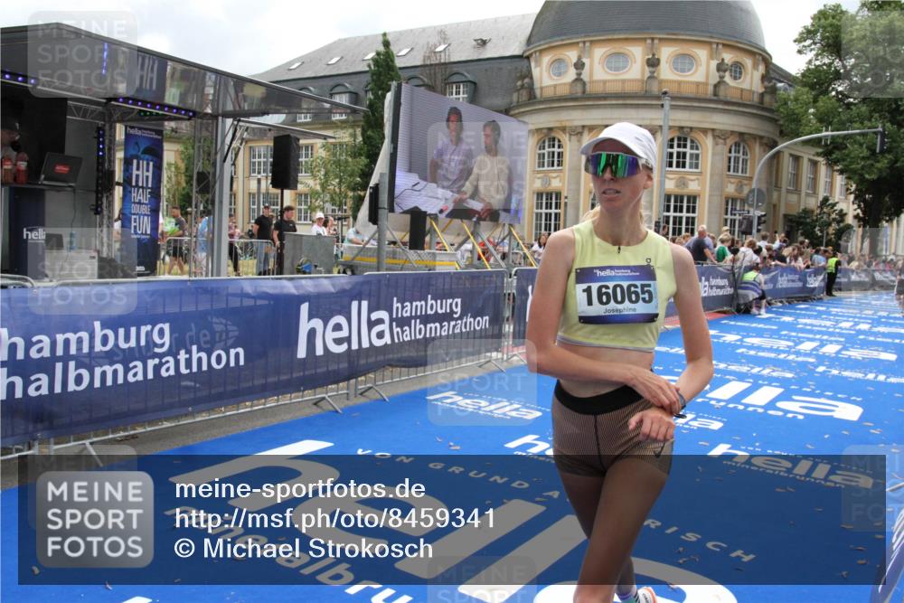 29.06.2025 - hella hamburg halbmarathon Michael Strokosch http://msf.ph/oto/8459341 29.06.2025 10:32:24 Ziel 7845, 10484, 10876, 16065 meine-sportfotos.de