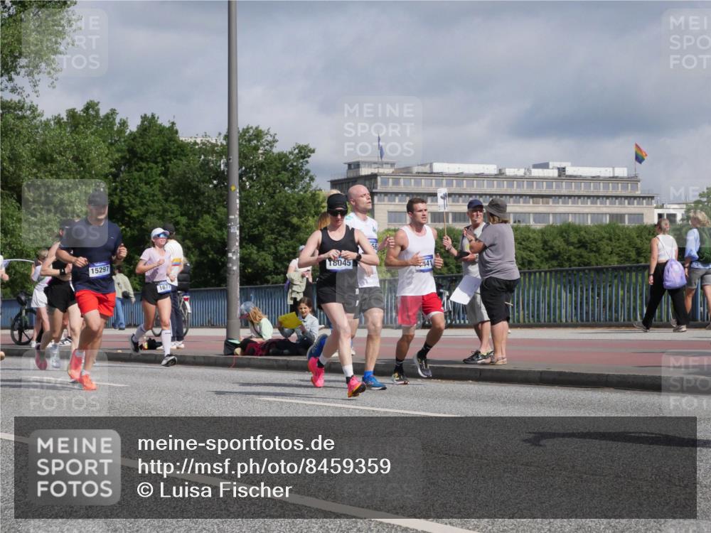 29.06.2025 - hella hamburg halbmarathon Luisa Fischer http://msf.ph/oto/8459359 29.06.2025 09:53:31 Kennedybrücke 15297, 18045, 1677, 141, 1441, 1677, 2579, 3056, 4888, 4889, 5087, 6639, 6721, 7116, 7284, 7635, 8122, 8319, 8966, 9313 meine-sportfotos.de