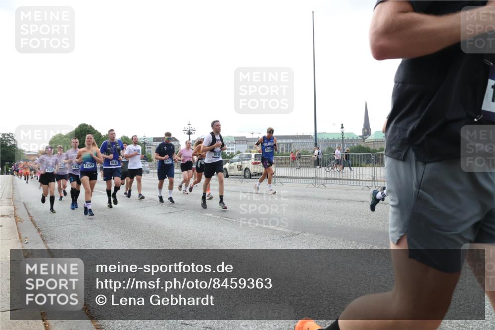 29.06.2025 - hella hamburg halbmarathon Lena Gebhardt http://msf.ph/oto/8459363 29.06.2025 10:31:46 Lombardsbrücke 6160, 2831, 2832, 1235, 9882, 10421, 1235, 1373, 1844, 1879, 2384, 2672, 2831, 2832, 3221, 3239, 3358, 3396, 3397, 3424, 3571, 3681, 3751, 3752, 4877, 4953, 5156, 5165, 5601, 5846, 5965, 6078, 6160, 6546, 6573, 6640, 6718, 6727, 7295, 7334, 7344, 7695, 7772, 7816, 7898, 8304, 8538, 8620, 8806, 9078, 9104, 9183, 9478, 9812, 9883, 10240, 10586, 11587, 13724, 15725, 16978, 17404, 17517, 17706 meine-sportfotos.de