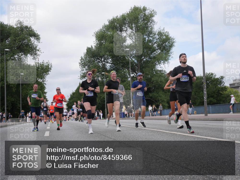 29.06.2025 - hella hamburg halbmarathon Luisa Fischer http://msf.ph/oto/8459366 29.06.2025 10:37:55 Kennedybrücke 14527, 7299, 171, 6310, 2355, 2355, 2751, 5453, 6171, 6310, 6329, 7299, 8965 meine-sportfotos.de