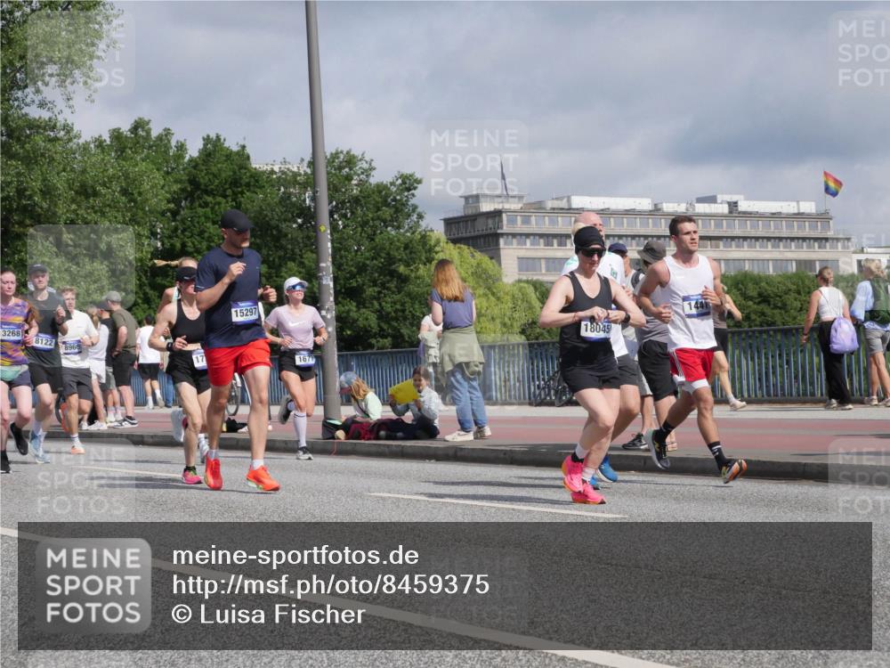 29.06.2025 - hella hamburg halbmarathon Luisa Fischer http://msf.ph/oto/8459375 29.06.2025 09:53:32 Kennedybrücke 3268, 8122, 8966, 17, 15297, 1677, 18045, 1441, 1441, 1677, 1962, 2579, 3056, 4888, 4889, 5087, 6639, 6721, 6901, 7116, 7284, 7635, 8122, 8319, 8966, 9313 meine-sportfotos.de