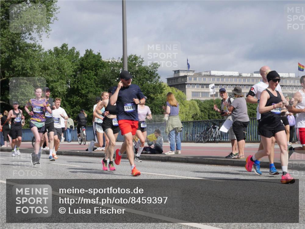 29.06.2025 - hella hamburg halbmarathon Luisa Fischer http://msf.ph/oto/8459397 29.06.2025 09:53:32 Kennedybrücke 2579, 15297, 13268, 8122, 8966, 172, 1677, 8045, 1441, 1677, 1962, 2579, 3056, 4888, 4889, 5087, 6639, 6721, 6901, 7116, 7284, 7635, 8122, 8319, 8966, 9313 meine-sportfotos.de