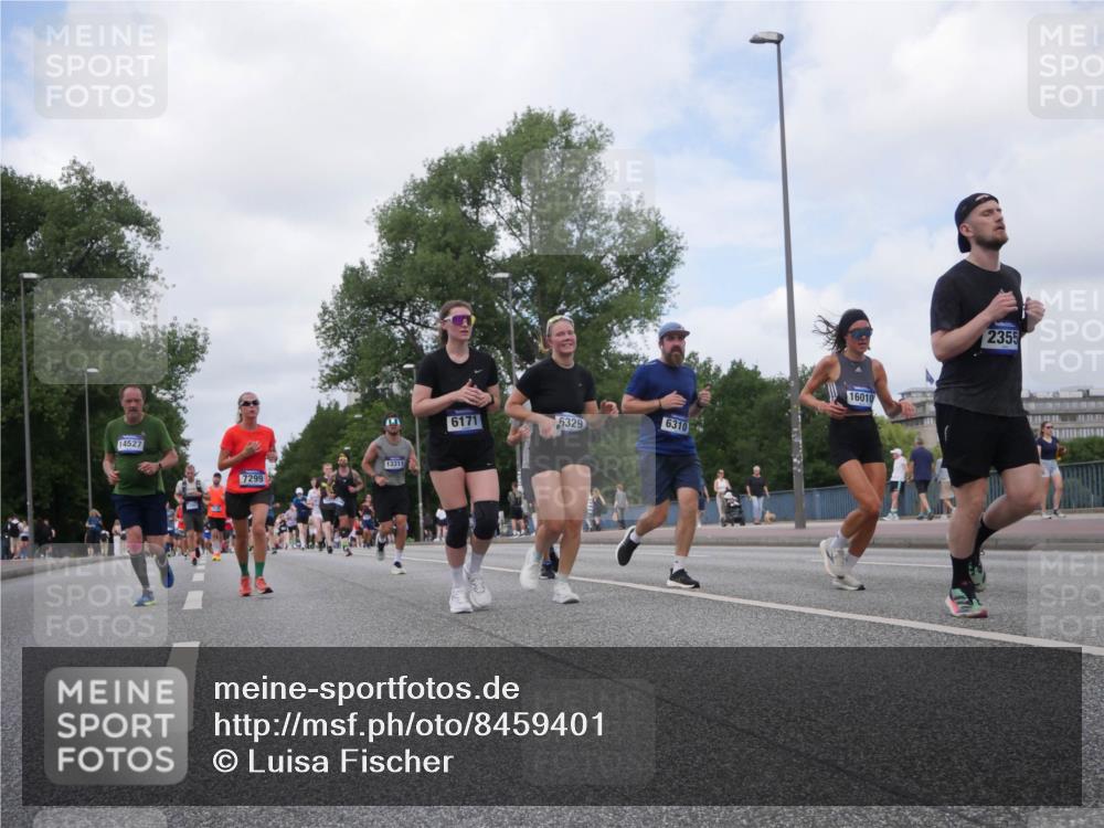 29.06.2025 - hella hamburg halbmarathon Luisa Fischer http://msf.ph/oto/8459401 29.06.2025 10:37:56 Kennedybrücke 14527, 7299, 13311, 6171, 5329, 6310, 16010, 2355, 2355, 2751, 3130, 5453, 6171, 6310, 6329, 7299 meine-sportfotos.de
