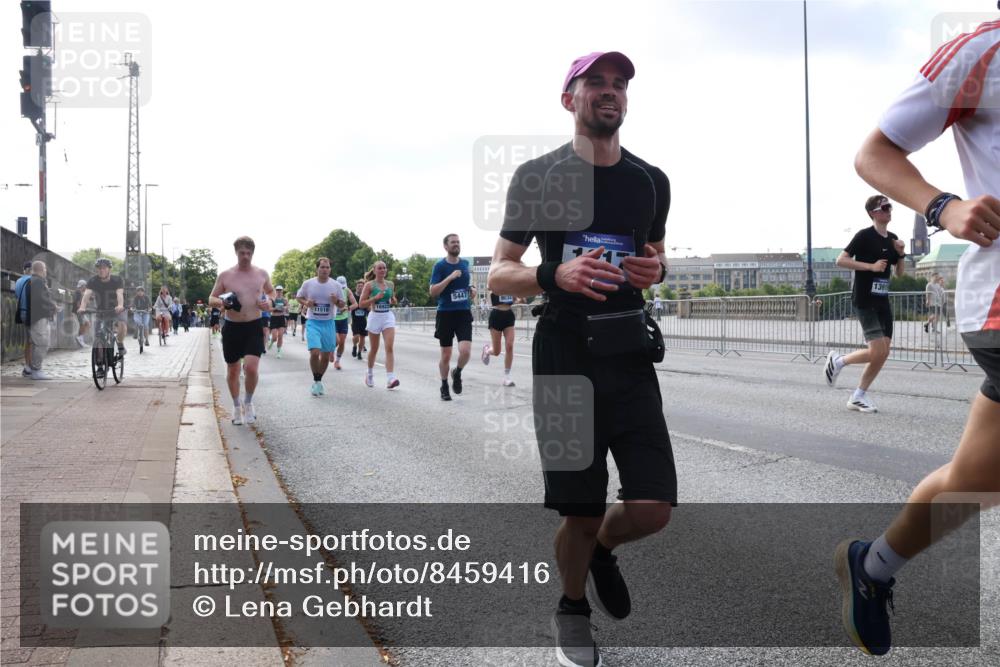 29.06.2025 - hella hamburg halbmarathon Lena Gebhardt http://msf.ph/oto/8459416 29.06.2025 09:54:42 Lombardsbrücke 11518, 18923, 5447, 9038, 1171, 1342, 1399, 1549, 1817, 1942, 2020, 2098, 2188, 2222, 2367, 2442, 2470, 2561, 2592, 2596, 2670, 2842, 2889, 2955, 3208, 3209, 3477, 3562, 4017, 4029, 4816, 4832, 5020, 5399, 5447, 5706, 5884, 6266, 6290, 6389, 6630, 6723, 6819, 6978, 6991, 7087, 7274, 7297, 7335, 7709, 7908, 8117, 8142, 8374, 8482, 8487, 8576, 8657, 8698, 8916, 8981, 9038, 9051, 9093, 9661, 9710, 9815, 9924, 10057, 10237 meine-sportfotos.de