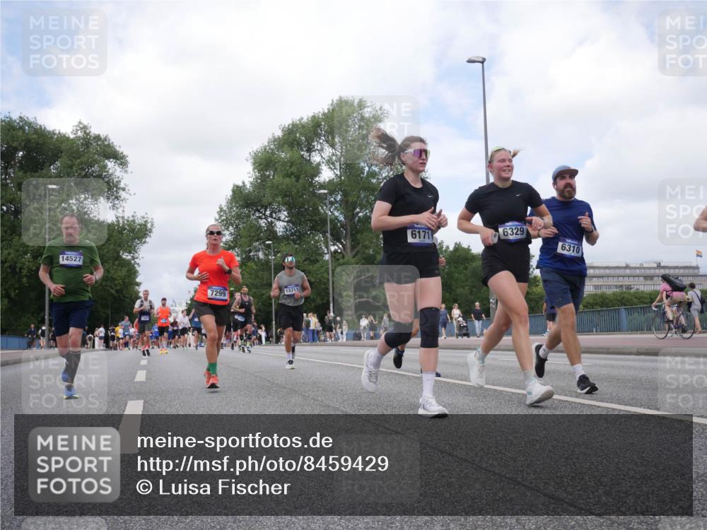 29.06.2025 - hella hamburg halbmarathon Luisa Fischer http://msf.ph/oto/8459429 29.06.2025 10:37:57 Kennedybrücke 14527, 7299, 13311, 6171, 6329, 6310, 2355, 2751, 3130, 5453, 6171, 6310, 6329, 7299 meine-sportfotos.de