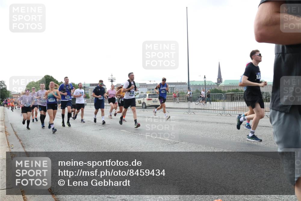29.06.2025 - hella hamburg halbmarathon Lena Gebhardt http://msf.ph/oto/8459434 29.06.2025 10:31:46 Lombardsbrücke 3671, 9478, 9882, 14, 6160, 2832, 1235, 2831, 1235, 1373, 1844, 1879, 2384, 2672, 2831, 2832, 3221, 3239, 3358, 3396, 3397, 3424, 3571, 3681, 3751, 3752, 4877, 4953, 5156, 5165, 5601, 5846, 5965, 6078, 6160, 6546, 6573, 6640, 6718, 6727, 7295, 7334, 7344, 7695, 7772, 7816, 7898, 8304, 8538, 8620, 8806, 9078, 9104, 9183, 9478, 9812, 9883, 10240, 10586, 11587, 13724, 15725, 16978, 17404, 17517, 17706 meine-sportfotos.de
