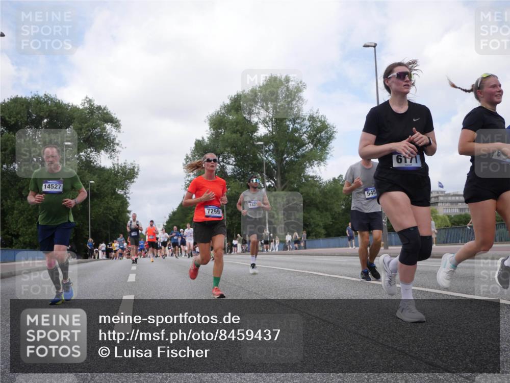29.06.2025 - hella hamburg halbmarathon Luisa Fischer http://msf.ph/oto/8459437 29.06.2025 10:37:57 Kennedybrücke 14527, 7299, 1331, 545, 6171, 2355, 2751, 3130, 5453, 6171, 6310, 6329, 7299 meine-sportfotos.de