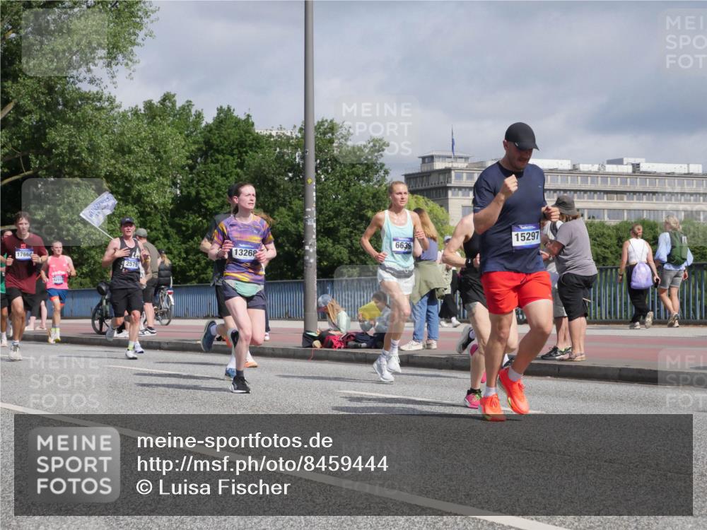 29.06.2025 - hella hamburg halbmarathon Luisa Fischer http://msf.ph/oto/8459444 29.06.2025 09:53:33 Kennedybrücke 15297, 6639, 17662, 13268, 2579, 1441, 1677, 1962, 2579, 3056, 4888, 4889, 5087, 6639, 6721, 6901, 7116, 7284, 7635, 8122, 8319, 8966, 9313 meine-sportfotos.de