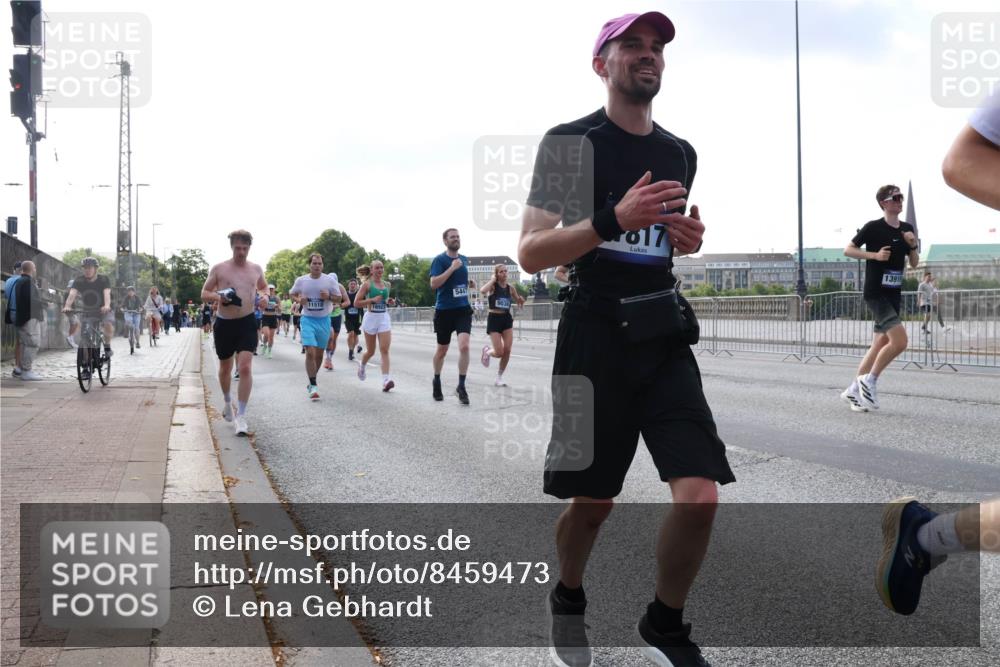29.06.2025 - hella hamburg halbmarathon Lena Gebhardt http://msf.ph/oto/8459473 29.06.2025 09:54:42 Lombardsbrücke 5447, 11518, 9038, 017, 13919, 1171, 1342, 1399, 1549, 1817, 1942, 2020, 2098, 2188, 2222, 2367, 2442, 2470, 2561, 2592, 2596, 2670, 2842, 2889, 2955, 3208, 3209, 3477, 3562, 4017, 4029, 4816, 4832, 5020, 5399, 5447, 5706, 5884, 6266, 6290, 6389, 6630, 6723, 6819, 6978, 6991, 7087, 7274, 7297, 7335, 7709, 7908, 8117, 8142, 8374, 8482, 8487, 8576, 8657, 8698, 8916, 8981, 9038, 9051, 9093, 9661, 9710, 9815, 9924, 10057, 10237 meine-sportfotos.de