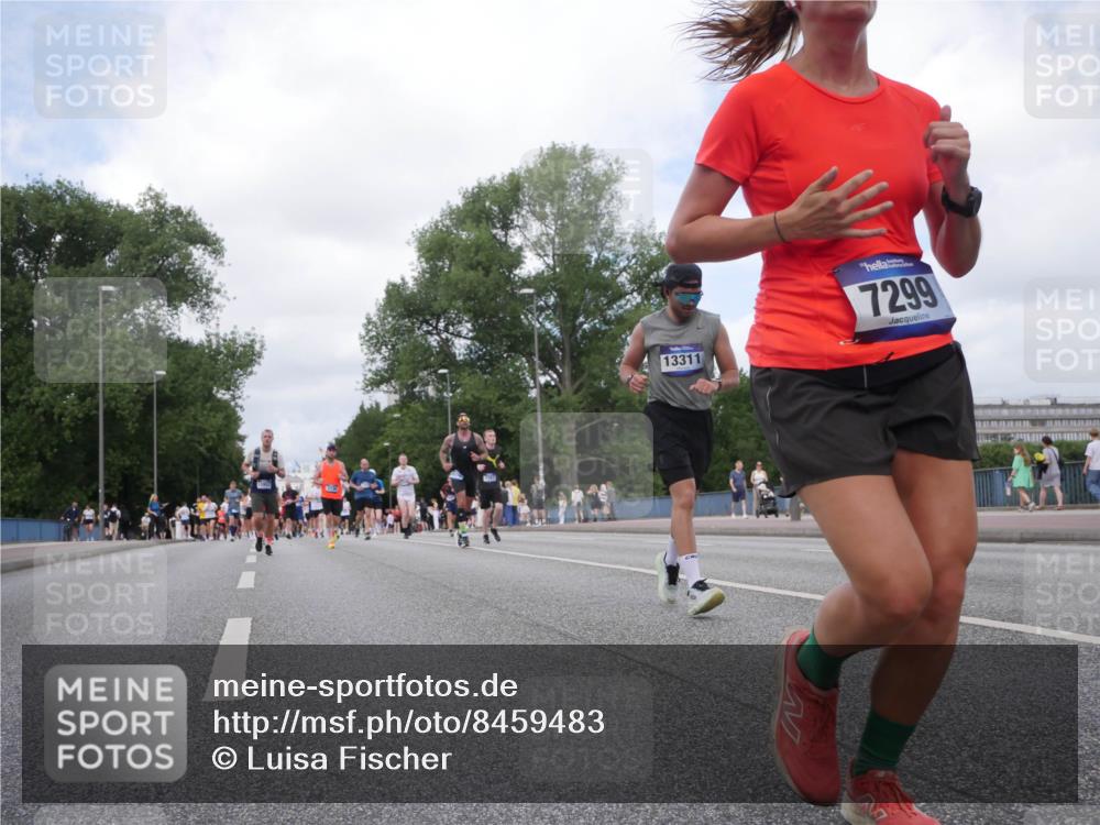 29.06.2025 - hella hamburg halbmarathon Luisa Fischer http://msf.ph/oto/8459483 29.06.2025 10:37:59 Kennedybrücke 13311, 7299, 2355, 3130, 4884, 5453, 6171, 6310, 6329, 7299, 8369 meine-sportfotos.de