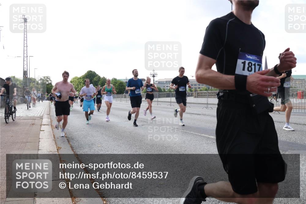 29.06.2025 - hella hamburg halbmarathon Lena Gebhardt http://msf.ph/oto/8459537 29.06.2025 09:54:42 Lombardsbrücke 9038, 5447, 11688, 18923, 11518, 1817, 13919, 1171, 1342, 1399, 1549, 1817, 1942, 2020, 2098, 2188, 2222, 2367, 2442, 2470, 2561, 2592, 2596, 2670, 2842, 2889, 2955, 3208, 3209, 3477, 3562, 4017, 4029, 4816, 4832, 5020, 5399, 5447, 5706, 5884, 6266, 6290, 6389, 6630, 6723, 6819, 6978, 6991, 7087, 7274, 7297, 7335, 7709, 7908, 8117, 8142, 8374, 8482, 8487, 8576, 8657, 8698, 8916, 8981, 9038, 9051, 9093, 9661, 9710, 9815, 9924, 10057, 10237 meine-sportfotos.de