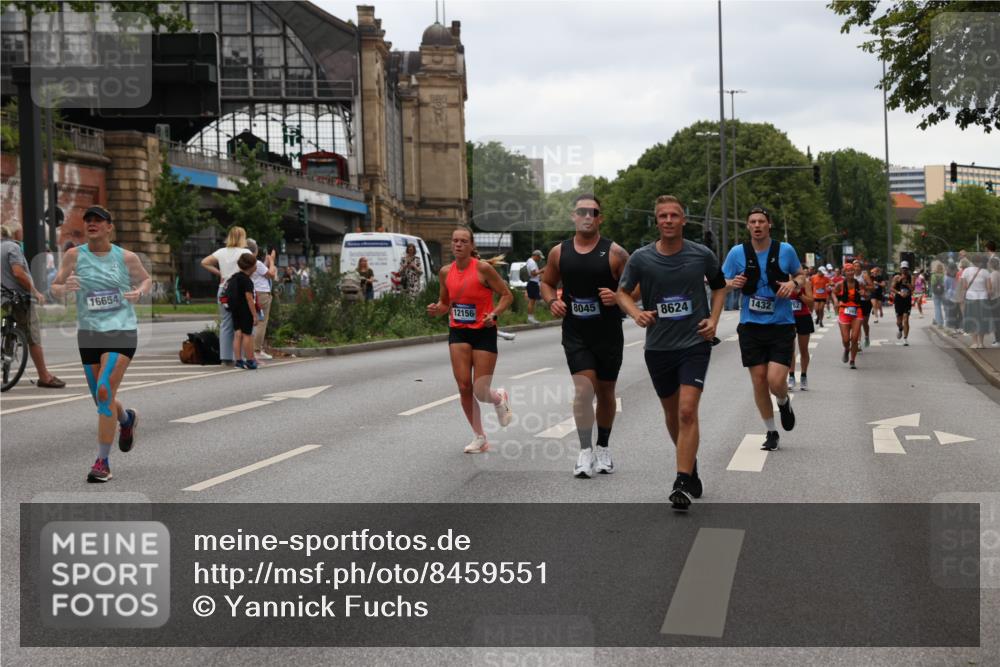 29.06.2025 - hella hamburg halbmarathon Yannick Fuchs http://msf.ph/oto/8459551 29.06.2025 10:56:35 20KM 1114, 1194, 1212, 1264, 1377, 1432, 1568, 1573, 1674, 1726, 1851, 3001, 3740, 4511, 6311, 6602, 6752, 7869, 8045, 8624, 8730, 10214, 10519, 11180, 12008, 12156, 12286, 13498, 14348, 14368, 16654, 16688, 17096, 17136, 17142, 18382, 18530, 19023 meine-sportfotos.de