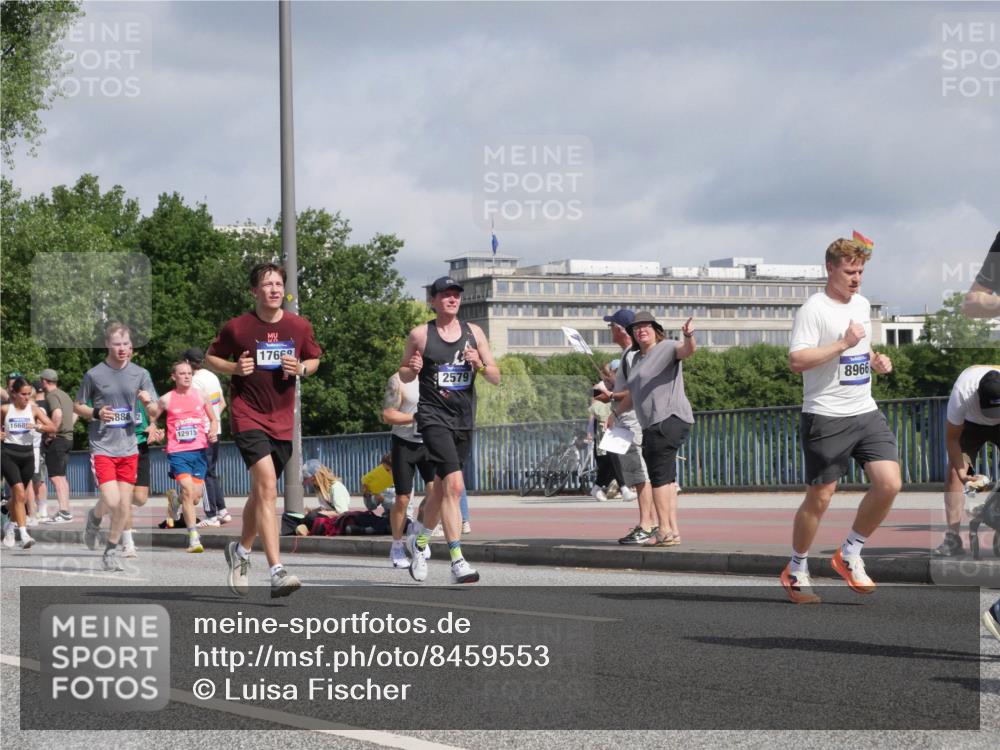 29.06.2025 - hella hamburg halbmarathon Luisa Fischer http://msf.ph/oto/8459553 29.06.2025 09:53:35 Kennedybrücke 16689, 888, 2, 12915, 17669, 2579, 8966, 1256, 1441, 1677, 1962, 2579, 3056, 4888, 4889, 5087, 6639, 6721, 6901, 7116, 7284, 7635, 8122, 8319, 8966, 9313, 10469 meine-sportfotos.de