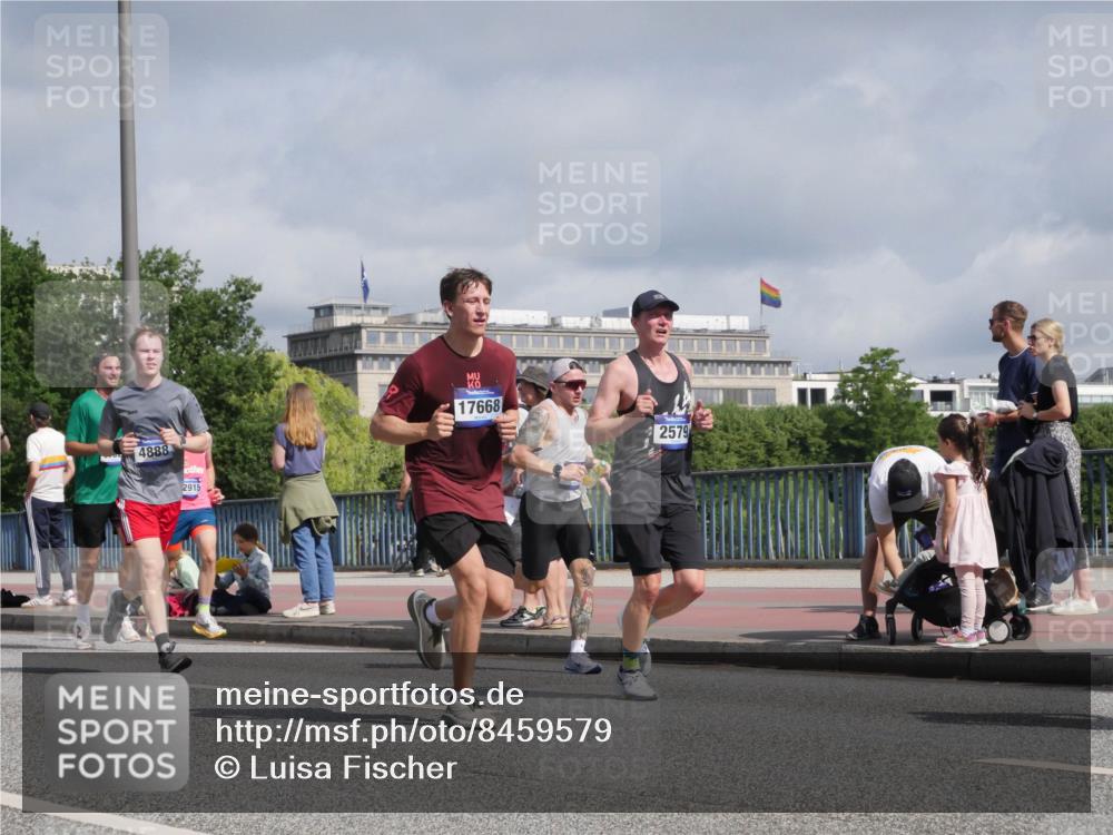 29.06.2025 - hella hamburg halbmarathon Luisa Fischer http://msf.ph/oto/8459579 29.06.2025 09:53:36 Kennedybrücke 4888, 2915, 17668, 2579, 1256, 1677, 1962, 2579, 4888, 4889, 5087, 6639, 6721, 6901, 7116, 7284, 7635, 8122, 8319, 8966, 9313, 9833, 10415, 10469 meine-sportfotos.de