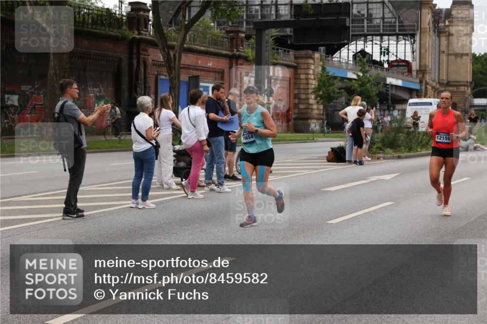 29.06.2025 - hella hamburg halbmarathon Yannick Fuchs http://msf.ph/oto/8459582 29.06.2025 10:56:35 20KM 1114, 1194, 1212, 1264, 1377, 1432, 1568, 1573, 1674, 1726, 1851, 3001, 3740, 4511, 6311, 6602, 6752, 7869, 8045, 8624, 8730, 10214, 10519, 11180, 12008, 12156, 12286, 13498, 14348, 14368, 16654, 16688, 17096, 17136, 17142, 18382, 18530, 19023 meine-sportfotos.de