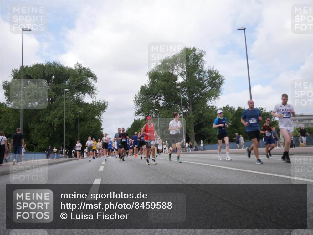 29.06.2025 - hella hamburg halbmarathon Luisa Fischer http://msf.ph/oto/8459588 29.06.2025 10:38:06 Kennedybrücke 13473, 13471, 2482, 3130, 3409, 4884, 6335, 6571, 7020, 8369, 9164, 9248, 10464, 10606 meine-sportfotos.de