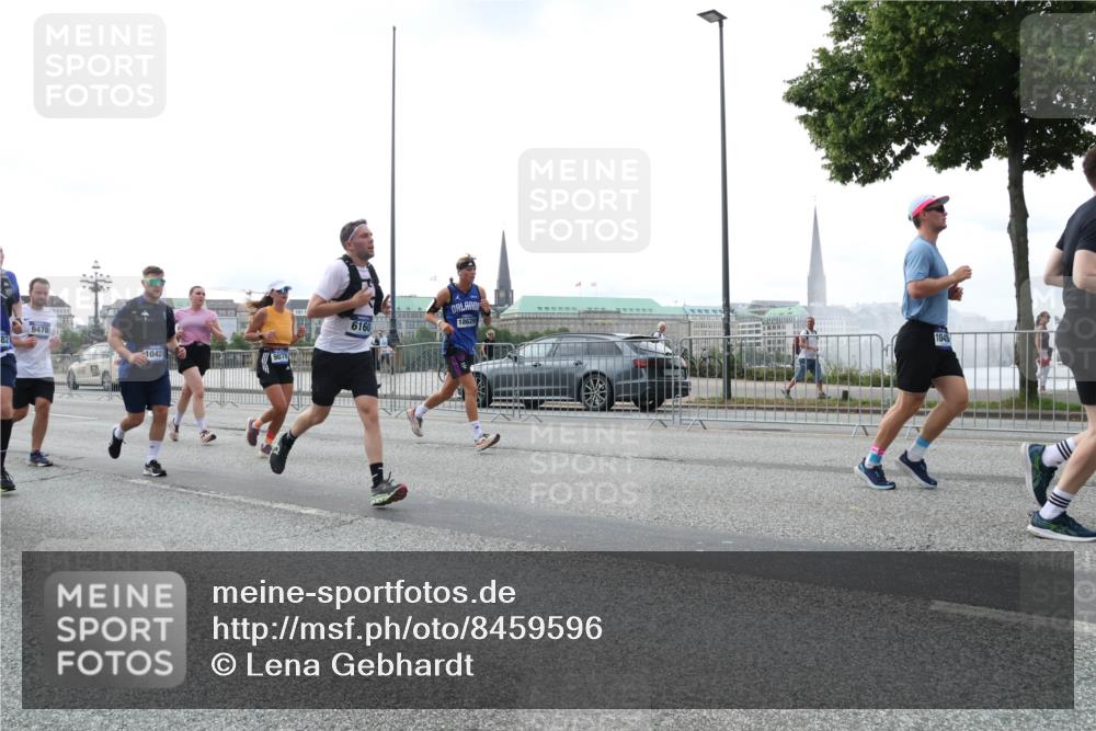 29.06.2025 - hella hamburg halbmarathon Lena Gebhardt http://msf.ph/oto/8459596 29.06.2025 10:31:47 Lombardsbrücke 82, 9478, 9078, 10421, 6160, 18629, 1045, 1235, 1311, 1373, 1844, 1879, 2384, 2672, 2831, 2832, 3221, 3239, 3358, 3396, 3397, 3424, 3571, 3681, 3751, 3752, 4877, 4953, 5156, 5165, 5601, 5846, 5965, 6078, 6160, 6546, 6573, 6640, 6718, 6727, 7295, 7334, 7344, 7695, 7772, 7789, 7816, 7898, 8304, 8538, 8620, 8806, 9078, 9104, 9183, 9478, 9812, 9883, 10240, 10586, 11587, 13724, 15725, 16978, 17404, 17517, 17706 meine-sportfotos.de