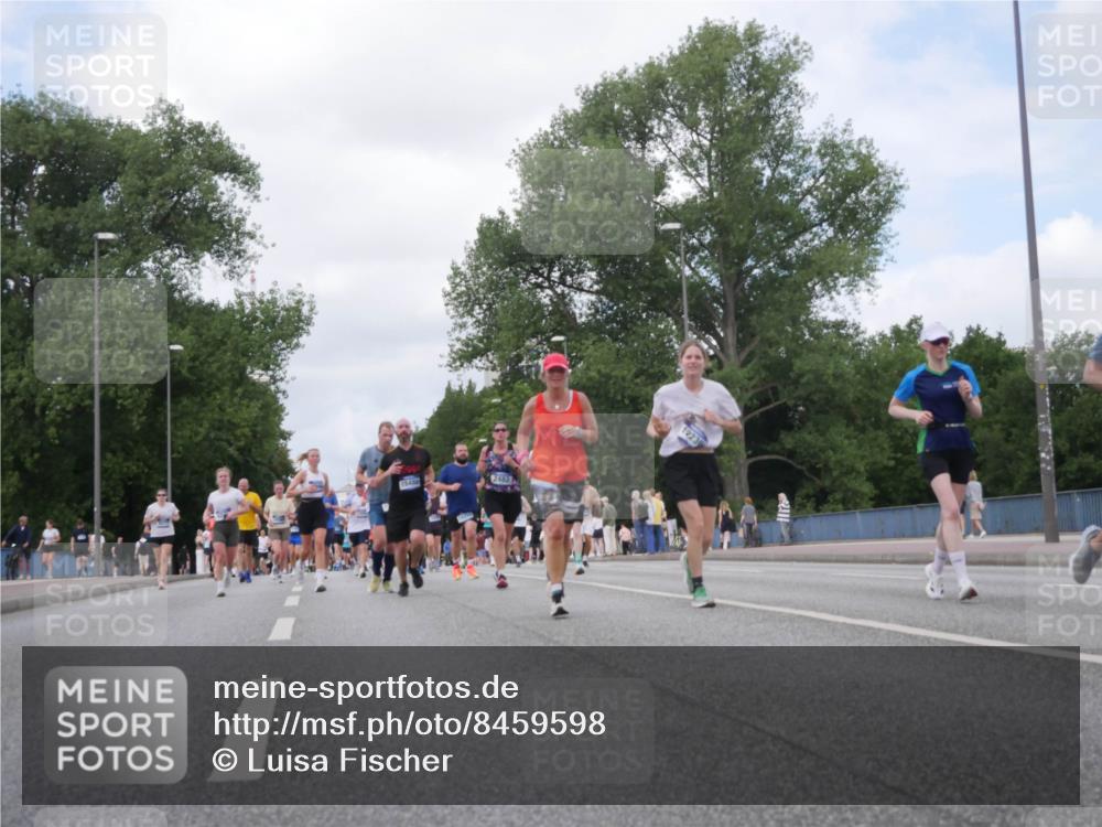 29.06.2025 - hella hamburg halbmarathon Luisa Fischer http://msf.ph/oto/8459598 29.06.2025 10:38:06 Kennedybrücke 1223, 2482, 3130, 3409, 4884, 6335, 6571, 7020, 8369, 9164, 9248, 10464, 10606 meine-sportfotos.de