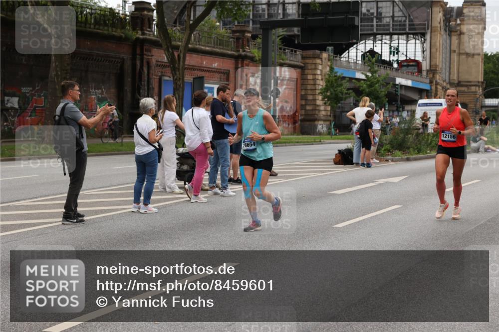 29.06.2025 - hella hamburg halbmarathon Yannick Fuchs http://msf.ph/oto/8459601 29.06.2025 10:56:35 20KM 1114, 1194, 1212, 1264, 1377, 1432, 1568, 1573, 1674, 1726, 1851, 3001, 3740, 4511, 6311, 6602, 6752, 7869, 8045, 8624, 8730, 10214, 10519, 11180, 12008, 12156, 12286, 13498, 14348, 14368, 16654, 16688, 17096, 17136, 17142, 18382, 18530, 19023 meine-sportfotos.de