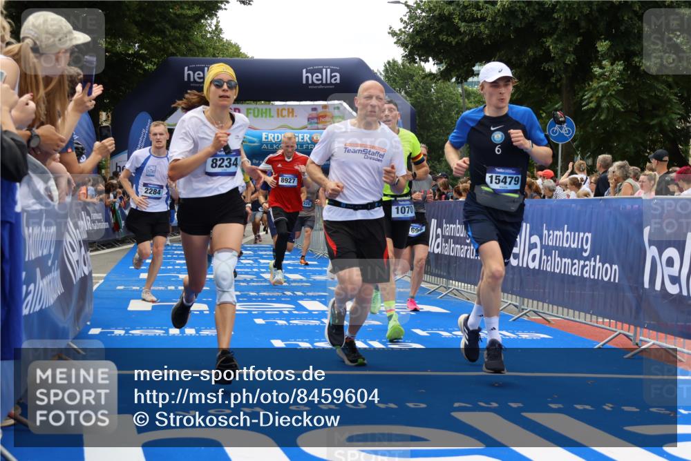 29.06.2025 - hella hamburg halbmarathon Strokosch-Dieckow http://msf.ph/oto/8459604 29.06.2025 10:47:33 Ziel 1012, 1070, 1320, 1592, 1696, 2284, 2708, 2839, 2869, 2953, 3304, 5532, 5889, 6009, 7962, 8023, 8234, 8852, 8927, 9305, 10969, 10988, 11021, 12870, 13223, 13303, 13948, 14618, 14619, 15451, 15479, 15923, 16205, 17846, 17905, 18104, 18758, 18970, 19181 meine-sportfotos.de