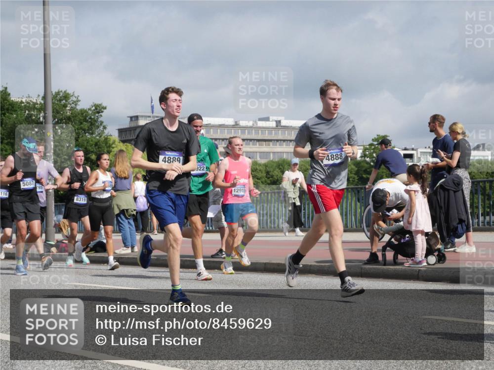 29.06.2025 - hella hamburg halbmarathon Luisa Fischer http://msf.ph/oto/8459629 29.06.2025 09:53:38 Kennedybrücke 116, 5087, 295, 8319, 4889, 922, 12915, 4888, 1256, 1962, 2579, 3947, 4854, 4888, 4889, 5087, 6639, 6721, 6901, 7116, 7284, 7635, 8122, 8319, 8966, 9313, 9755, 9833, 10415, 10469 meine-sportfotos.de
