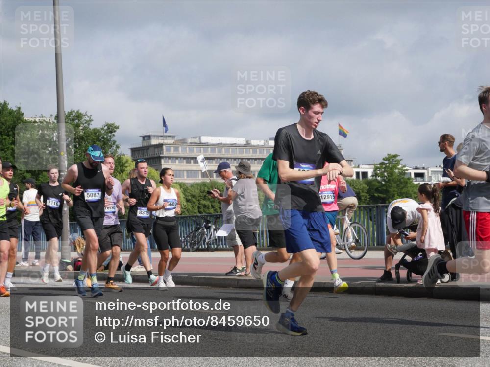 29.06.2025 - hella hamburg halbmarathon Luisa Fischer http://msf.ph/oto/8459650 29.06.2025 09:53:38 Kennedybrücke 7116, 5087, 95, 8319, 5689, 12915, 1256, 1962, 2579, 3947, 4854, 4888, 4889, 5087, 6639, 6721, 6901, 7116, 7284, 7635, 8122, 8319, 8966, 9313, 9755, 9833, 10415, 10469 meine-sportfotos.de