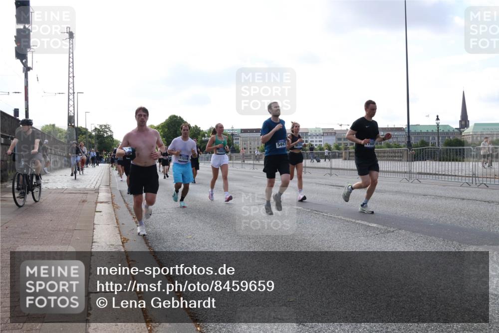 29.06.2025 - hella hamburg halbmarathon Lena Gebhardt http://msf.ph/oto/8459659 29.06.2025 09:54:43 Lombardsbrücke 11518, 5447, 9038, 168, 1171, 1342, 1399, 1549, 1817, 1942, 2020, 2098, 2188, 2222, 2367, 2442, 2470, 2561, 2592, 2596, 2670, 2842, 2889, 2955, 3208, 3209, 3477, 3562, 4017, 4029, 4816, 4832, 5020, 5399, 5447, 5706, 5884, 6266, 6290, 6389, 6630, 6723, 6819, 6978, 6991, 7087, 7274, 7297, 7335, 7709, 7908, 8117, 8142, 8374, 8482, 8487, 8576, 8657, 8698, 8916, 8981, 9038, 9051, 9093, 9476, 9661, 9710, 9815, 9924, 10057, 10237 meine-sportfotos.de