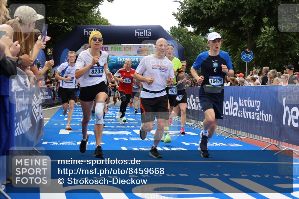 29.06.2025 - hella hamburg halbmarathon Strokosch-Dieckow http://msf.ph/oto/8459668 29.06.2025 10:47:33 Ziel 1012, 1070, 1320, 1592, 1696, 2284, 2708, 2839, 2869, 2953, 3304, 5532, 5889, 6009, 7962, 8023, 8234, 8852, 8927, 9305, 10969, 10988, 11021, 12870, 13223, 13303, 13948, 14618, 14619, 15451, 15479, 15923, 16205, 17846, 17905, 18104, 18758, 18970, 19181 meine-sportfotos.de