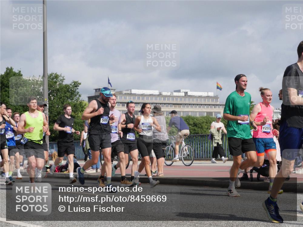 29.06.2025 - hella hamburg halbmarathon Luisa Fischer http://msf.ph/oto/8459669 29.06.2025 09:53:39 Kennedybrücke 87, 7635, 1962, 5087, 6295, 8319, 16689, 12915, 1256, 1962, 2579, 3947, 4854, 4888, 4889, 5087, 6593, 6721, 6901, 7116, 7284, 7635, 8319, 8966, 9313, 9755, 9833, 10415, 10469 meine-sportfotos.de