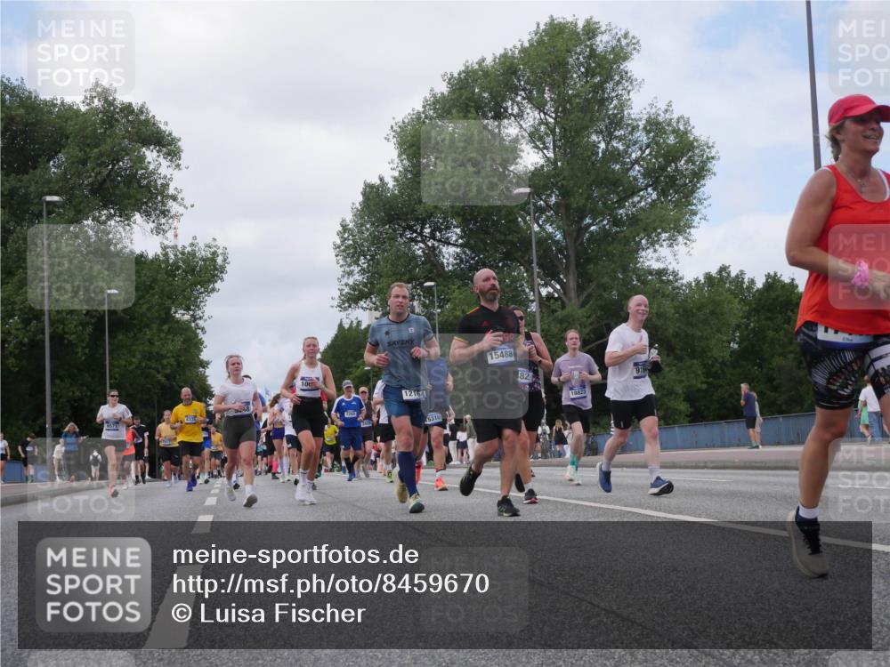 29.06.2025 - hella hamburg halbmarathon Luisa Fischer http://msf.ph/oto/8459670 29.06.2025 10:38:09 Kennedybrücke 6571, 10, 2265, 15488, 82, 12164, 5310, 915, 18823, 1417, 1497, 2265, 2482, 3130, 3409, 4884, 6335, 6571, 7020, 8369, 9164, 9248, 10335, 10464, 10606 meine-sportfotos.de