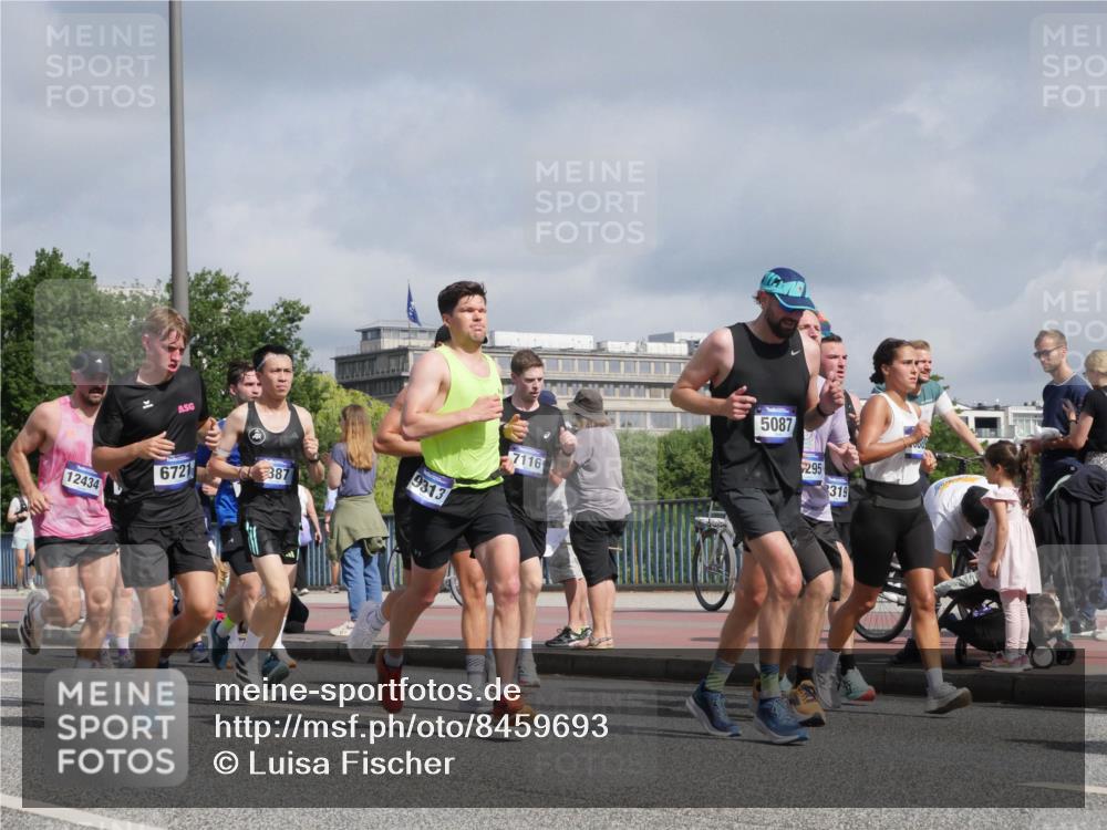 29.06.2025 - hella hamburg halbmarathon Luisa Fischer http://msf.ph/oto/8459693 29.06.2025 09:53:40 Kennedybrücke 12434, 6721, 9313, 387, 7116, 5087, 295, 319, 1256, 1962, 2579, 3947, 4854, 4888, 4889, 5087, 6593, 6721, 6901, 7116, 7284, 7378, 7635, 8319, 9313, 9371, 9755, 9833, 9885, 10415, 10469 meine-sportfotos.de