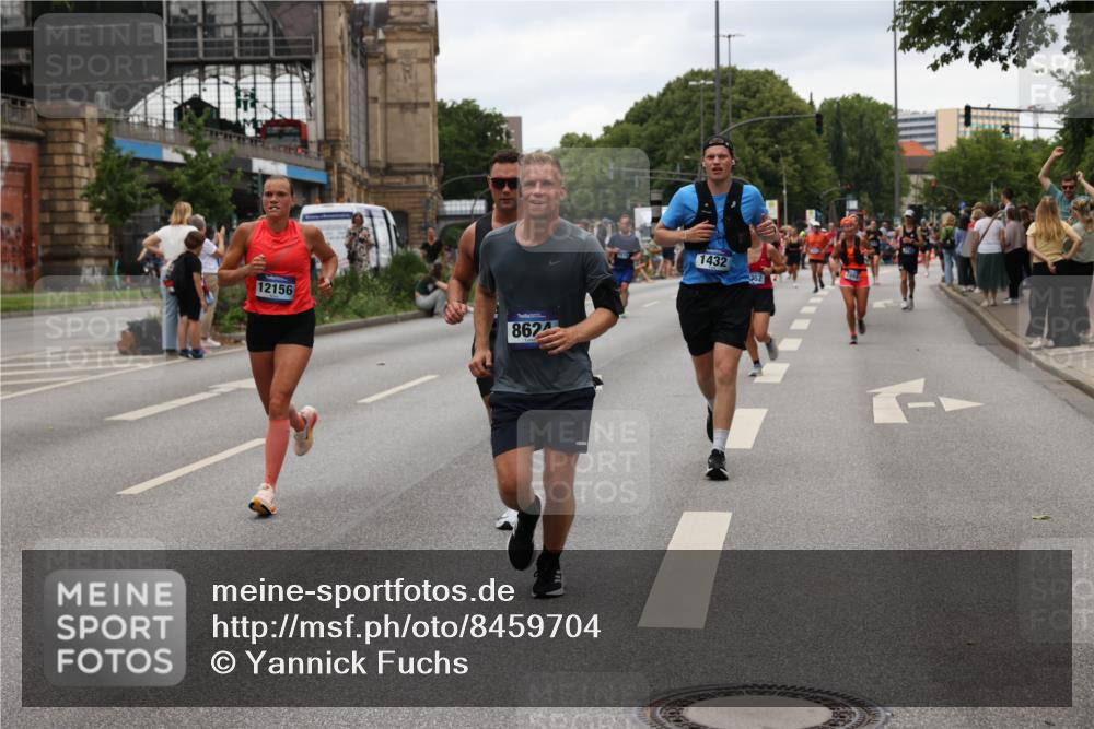 29.06.2025 - hella hamburg halbmarathon Yannick Fuchs http://msf.ph/oto/8459704 29.06.2025 10:56:35 20KM 1114, 1194, 1212, 1264, 1377, 1432, 1568, 1573, 1674, 1726, 1851, 3001, 3740, 4511, 6311, 6602, 6752, 7869, 8045, 8624, 8730, 10214, 10519, 11180, 12008, 12156, 12286, 13498, 14348, 14368, 16654, 16688, 17096, 17136, 17142, 18382, 18530, 19023 meine-sportfotos.de
