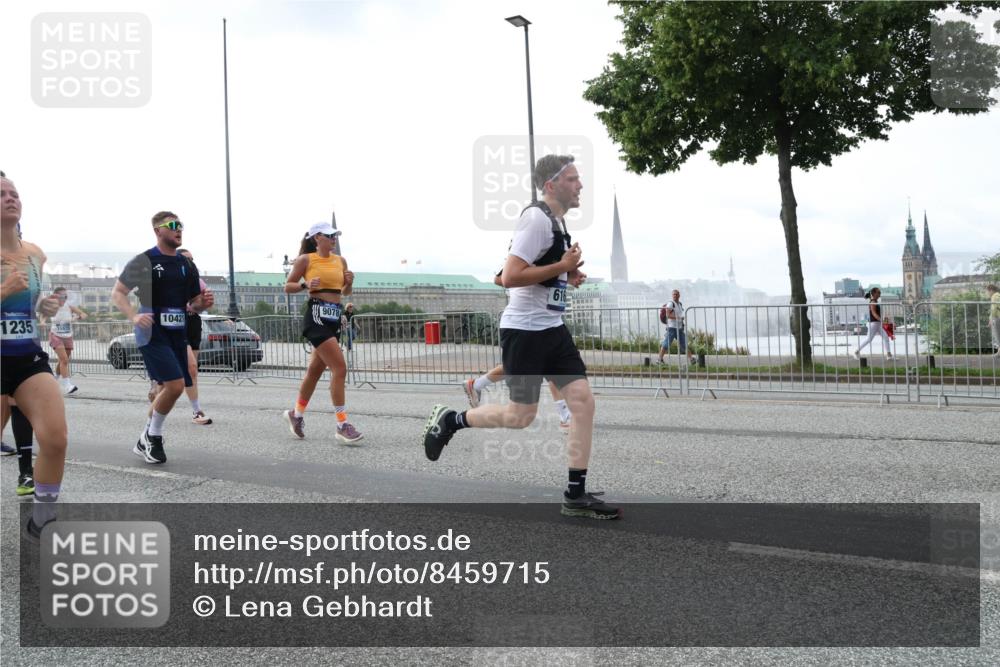 29.06.2025 - hella hamburg halbmarathon Lena Gebhardt http://msf.ph/oto/8459715 29.06.2025 10:31:48 Lombardsbrücke 1235, 10421, 9078, 616, 1235, 1311, 1373, 1844, 1879, 2384, 2672, 2831, 2832, 3221, 3239, 3358, 3396, 3397, 3424, 3571, 3681, 3751, 3752, 4877, 4953, 5156, 5165, 5601, 5846, 5965, 6078, 6160, 6546, 6573, 6640, 6718, 6727, 7295, 7334, 7344, 7695, 7772, 7789, 7816, 7898, 8304, 8538, 8620, 8806, 9078, 9104, 9183, 9478, 9812, 9883, 10240, 10586, 11587, 13724, 15725, 16978, 17404, 17517, 17706 meine-sportfotos.de