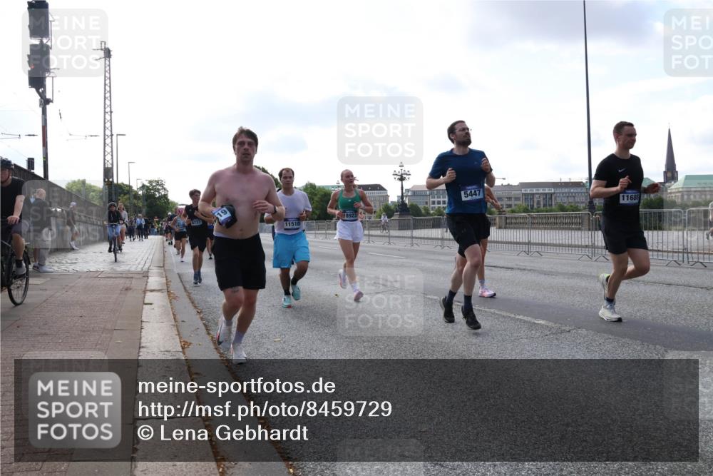 29.06.2025 - hella hamburg halbmarathon Lena Gebhardt http://msf.ph/oto/8459729 29.06.2025 09:54:43 Lombardsbrücke 6723, 19, 11518, 8923, 5447, 11688, 1171, 1342, 1399, 1549, 1817, 1942, 2020, 2098, 2188, 2222, 2367, 2442, 2470, 2561, 2592, 2596, 2670, 2842, 2889, 2955, 3208, 3209, 3477, 3562, 4017, 4029, 4816, 4832, 5020, 5399, 5447, 5706, 5884, 6266, 6290, 6389, 6630, 6723, 6819, 6978, 6991, 7087, 7274, 7297, 7335, 7709, 7908, 8117, 8142, 8374, 8482, 8487, 8576, 8657, 8698, 8916, 8981, 9038, 9051, 9093, 9476, 9661, 9710, 9815, 9924, 10057, 10237 meine-sportfotos.de
