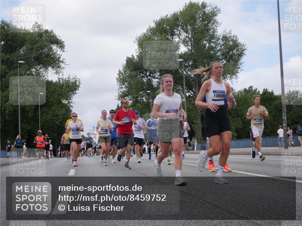 29.06.2025 - hella hamburg halbmarathon Luisa Fischer http://msf.ph/oto/8459752 29.06.2025 10:38:12 Kennedybrücke 16471, 417, 6571, 15380, 46778, 12555, 265, 10606, 16487, 1417, 1497, 2265, 2482, 3409, 4884, 6335, 6571, 6803, 6859, 7020, 8369, 9164, 9248, 10335, 10464, 10606 meine-sportfotos.de