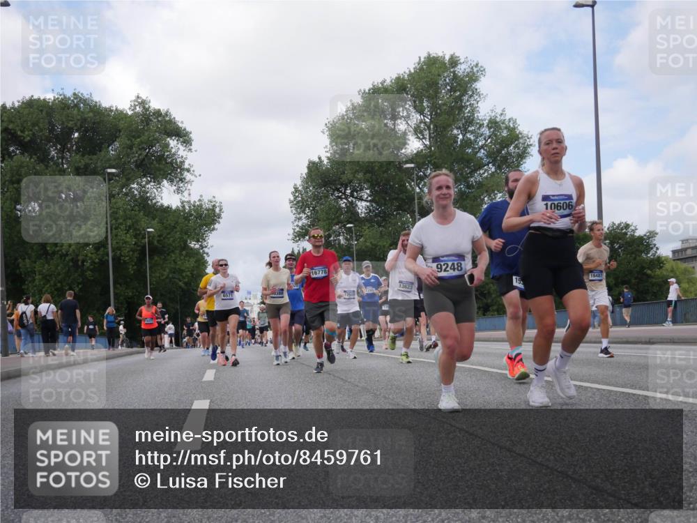 29.06.2025 - hella hamburg halbmarathon Luisa Fischer http://msf.ph/oto/8459761 29.06.2025 10:38:12 Kennedybrücke 16778, 520, 6571, 12555, 2265, 2265, 13623, 149, 9248, 15, 10606, 16487, 1417, 1497, 2265, 2482, 3409, 4884, 6335, 6571, 6803, 6859, 7020, 8369, 9164, 9248, 10335, 10464, 10606 meine-sportfotos.de