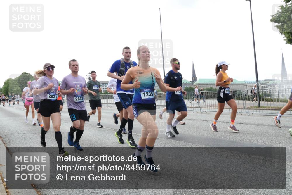 29.06.2025 - hella hamburg halbmarathon Lena Gebhardt http://msf.ph/oto/8459764 29.06.2025 10:31:48 Lombardsbrücke 14793, 1235, 2831, 2832, 04, 1235, 1311, 1373, 1844, 1879, 2384, 2672, 2831, 2832, 3221, 3239, 3358, 3396, 3397, 3424, 3571, 3681, 3751, 3752, 4877, 4953, 5156, 5165, 5601, 5846, 5965, 6078, 6160, 6546, 6573, 6640, 6718, 6727, 7295, 7334, 7344, 7695, 7772, 7789, 7816, 7898, 8304, 8538, 8620, 8806, 9078, 9104, 9183, 9478, 9812, 9883, 10240, 10586, 11587, 13724, 15725, 16978, 17404, 17517, 17706 meine-sportfotos.de
