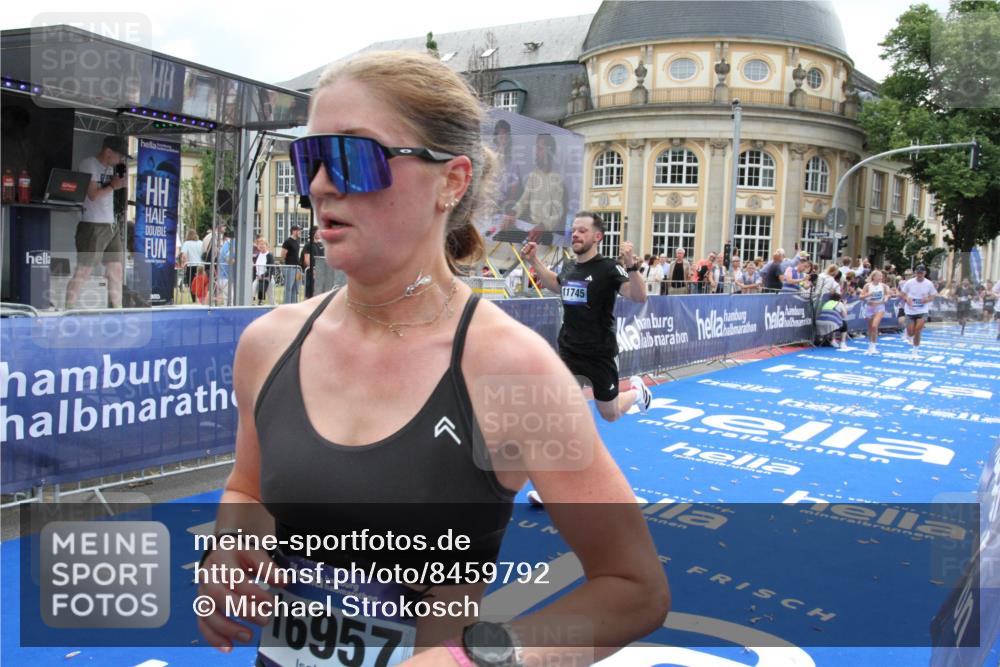 29.06.2025 - hella hamburg halbmarathon Michael Strokosch http://msf.ph/oto/8459792 29.06.2025 10:32:34 Ziel 1707, 5070, 5746, 8883, 11745, 11877, 13199, 16957, 18135, 18562, 18563 meine-sportfotos.de