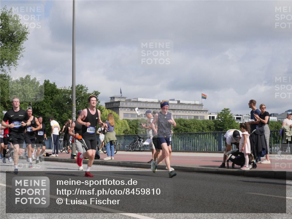29.06.2025 - hella hamburg halbmarathon Luisa Fischer http://msf.ph/oto/8459810 29.06.2025 09:53:43 Kennedybrücke 12, 6656, 9833, 18055, 1256, 1912, 1962, 3947, 4854, 4865, 5275, 6593, 6721, 6901, 7116, 7284, 7378, 7635, 7693, 8319, 9313, 9371, 9755, 9833, 9885, 10193, 10415, 10469 meine-sportfotos.de