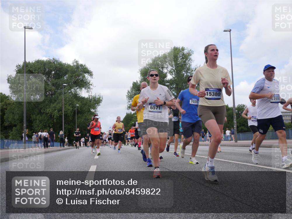 29.06.2025 - hella hamburg halbmarathon Luisa Fischer http://msf.ph/oto/8459822 29.06.2025 10:38:15 Kennedybrücke 16471, 141, 6571, 17690, 7020, 15380, 120, 2555, 1417, 1497, 1821, 1849, 2265, 2482, 3409, 5027, 5793, 6335, 6571, 6746, 6803, 6859, 7020, 7733, 9248, 9342, 10335, 10464, 10606 meine-sportfotos.de