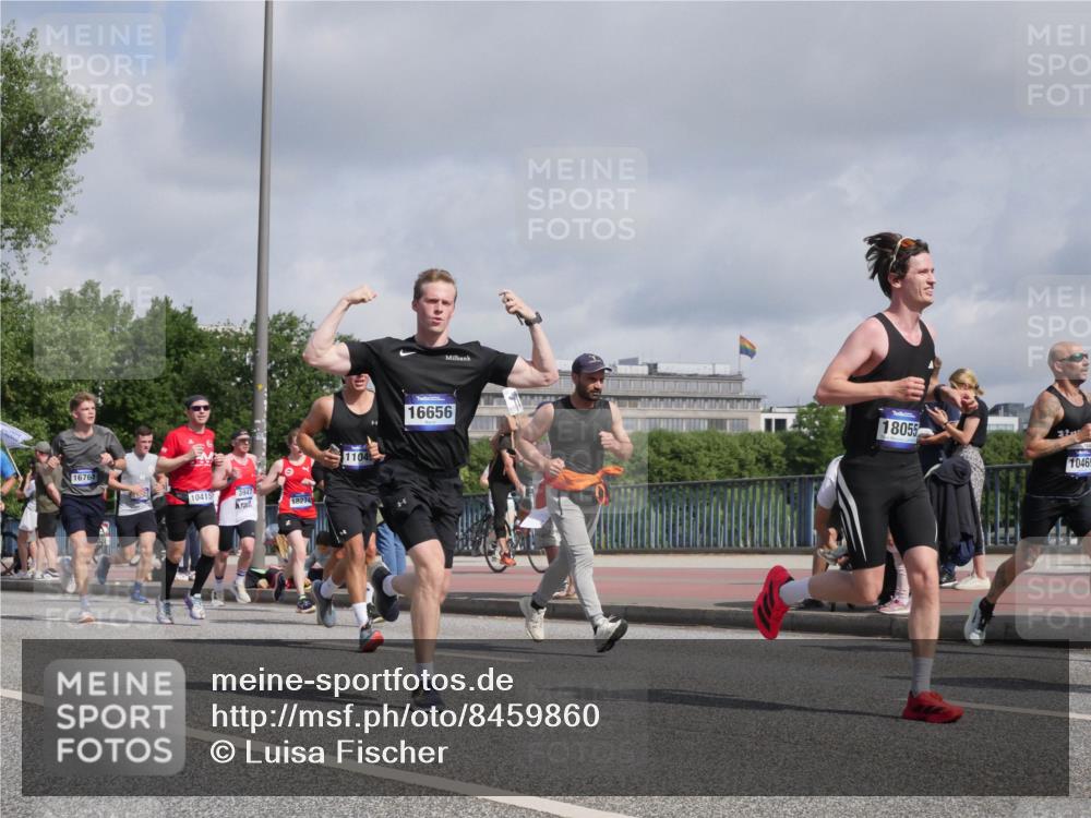 29.06.2025 - hella hamburg halbmarathon Luisa Fischer http://msf.ph/oto/8459860 29.06.2025 09:53:44 Kennedybrücke 16761, 10415, 3947, 18274, 1104, 16656, 18055, 2, 10469, 1256, 1912, 1962, 3947, 4854, 4865, 5275, 6593, 6901, 7116, 7378, 7635, 7693, 9262, 9371, 9755, 9833, 9885, 10193, 10415, 10469 meine-sportfotos.de
