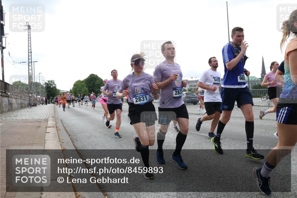 29.06.2025 - hella hamburg halbmarathon Lena Gebhardt http://msf.ph/oto/8459893 29.06.2025 10:31:49 Lombardsbrücke 18, 2831, 2832, 9478, 988, 1235, 1311, 1373, 1844, 1879, 2384, 2672, 2831, 2832, 3221, 3239, 3358, 3396, 3397, 3424, 3571, 3681, 3751, 3752, 4877, 4953, 5156, 5165, 5601, 5846, 5965, 6078, 6160, 6546, 6573, 6640, 6718, 6727, 7295, 7334, 7344, 7570, 7695, 7772, 7789, 7816, 7898, 8304, 8538, 8620, 8806, 9078, 9104, 9183, 9478, 9812, 9883, 10240, 10586, 11587, 13724, 16978, 17404, 17517, 17706 meine-sportfotos.de