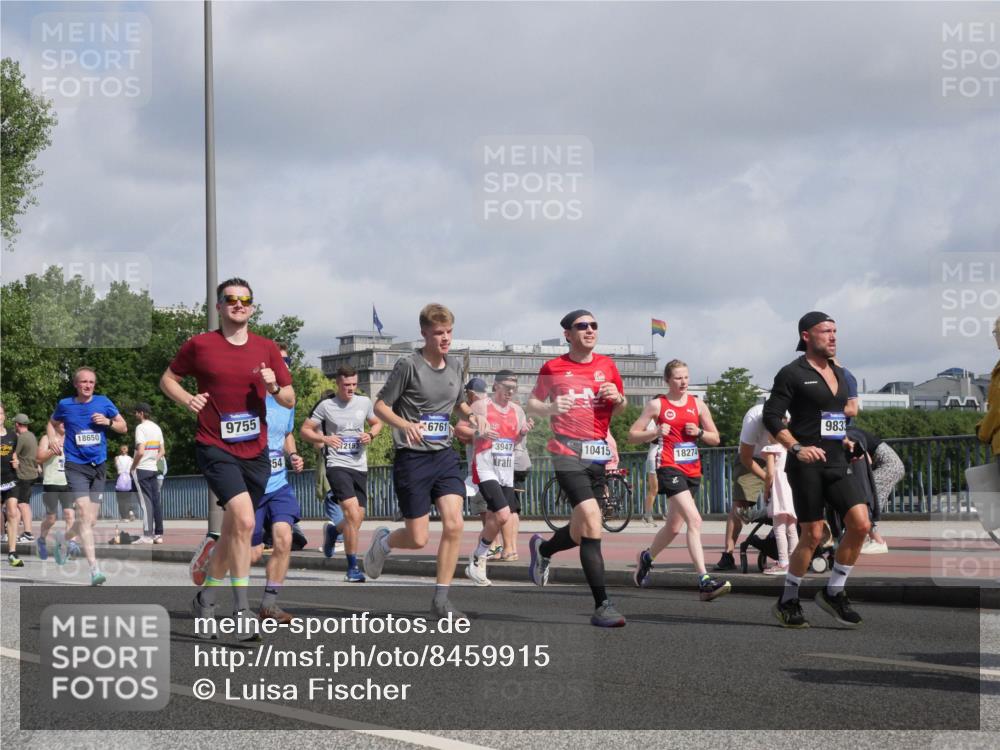 29.06.2025 - hella hamburg halbmarathon Luisa Fischer http://msf.ph/oto/8459915 29.06.2025 09:53:46 Kennedybrücke 18650, 9755, 54, 2153, 6761, 3947, 10415, 9833, 18274, 1136, 1256, 1912, 3700, 3947, 4854, 4865, 5275, 6593, 7378, 7693, 9262, 9371, 9755, 9833, 9885, 10193, 10415, 10469 meine-sportfotos.de