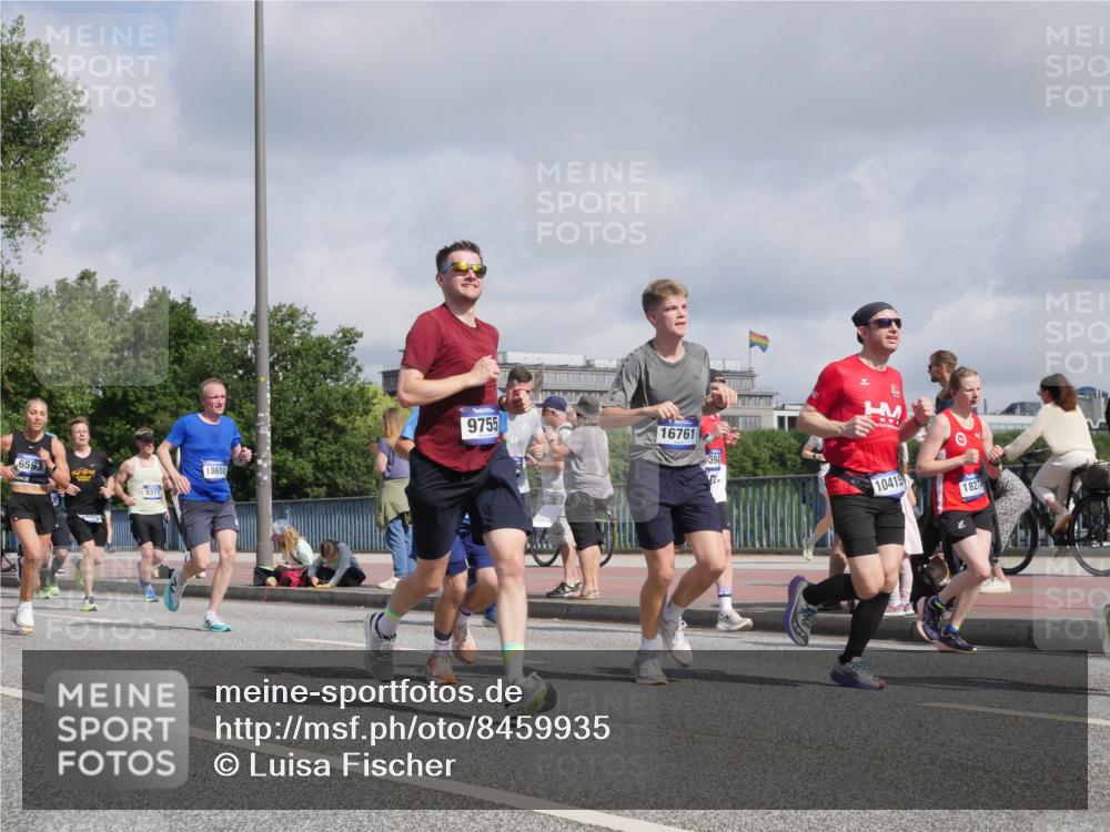 29.06.2025 - hella hamburg halbmarathon Luisa Fischer http://msf.ph/oto/8459935 29.06.2025 09:53:46 Kennedybrücke 6593, 9371, 18650, 9755, 16761, 3947, 12, 10415, 18274, 1136, 1256, 1912, 3700, 3947, 4854, 4865, 5275, 6593, 7378, 7693, 9262, 9371, 9755, 9833, 9885, 10193, 10415, 10469 meine-sportfotos.de