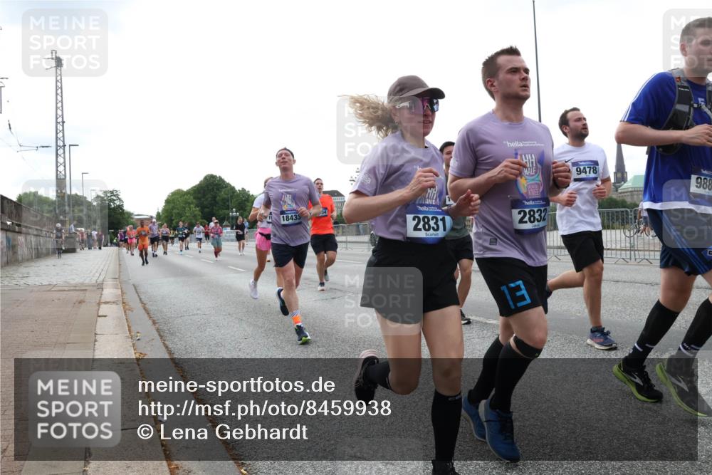 29.06.2025 - hella hamburg halbmarathon Lena Gebhardt http://msf.ph/oto/8459938 29.06.2025 10:31:49 Lombardsbrücke 18433, 2831, 2832, 9478, 988, 13, 1235, 1311, 1373, 1844, 1879, 2384, 2672, 2831, 2832, 3221, 3239, 3358, 3396, 3397, 3424, 3571, 3681, 3751, 3752, 4877, 4953, 5156, 5165, 5601, 5846, 5965, 6078, 6160, 6546, 6573, 6640, 6718, 6727, 7295, 7334, 7344, 7570, 7695, 7772, 7789, 7816, 7898, 8304, 8538, 8620, 8806, 9078, 9104, 9183, 9478, 9812, 9883, 10240, 10586, 11587, 13724, 16978, 17404, 17517, 17706 meine-sportfotos.de